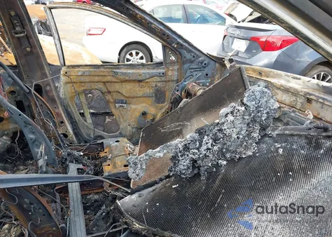 2014 Nissan Pathfinder Hybrid Platinum z USA, uszkodzony, nr VIN 5N1CR2MM4EC638247